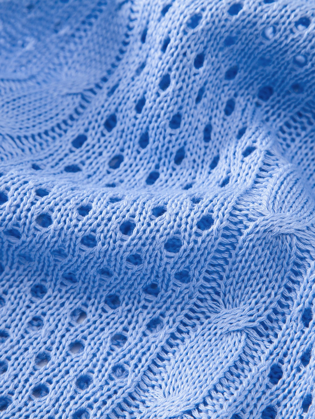 Ensemble aus offen gestricktem Hemd und Leinenhose mit geradem Schnitt