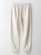 Ensemble aus offen gestricktem Hemd und Leinenhose mit geradem Schnitt