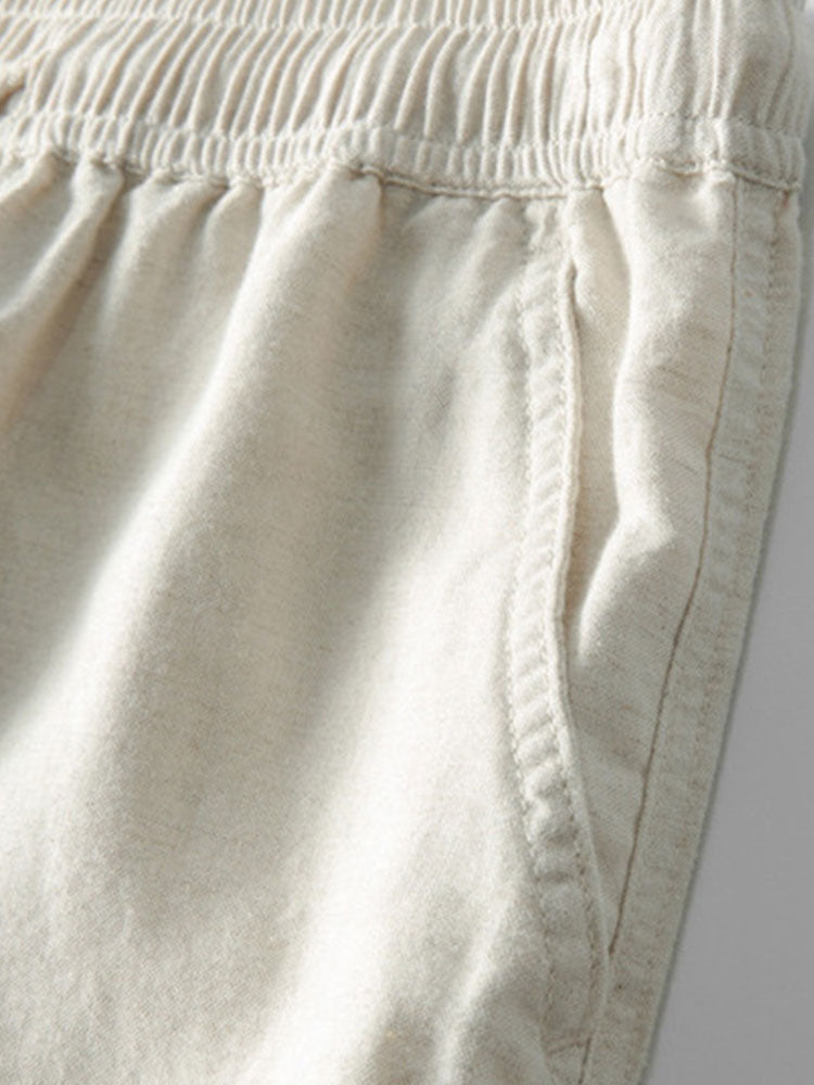 Ensemble aus offen gestricktem Hemd und Leinenhose mit geradem Schnitt