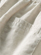 Ensemble aus offen gestricktem Hemd und Leinenhose mit geradem Schnitt